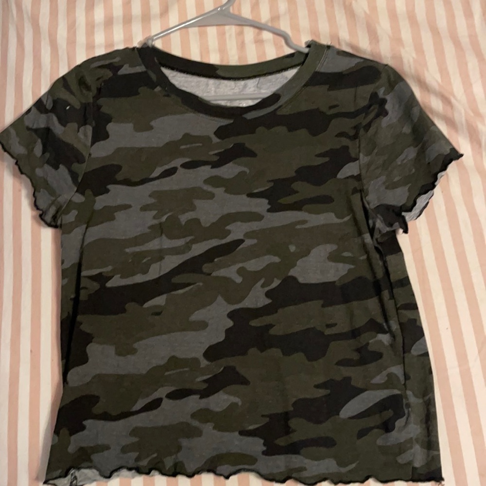 slightly cropped cameo tee shirt